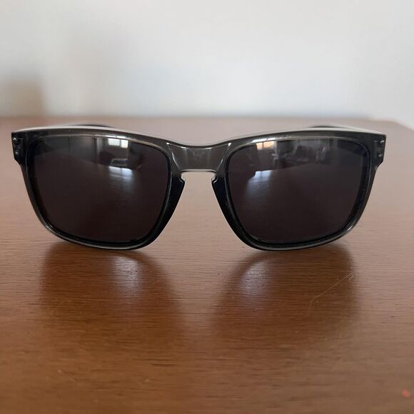 Oakley Holbrook Sunglasses Black Smoke OO9102-24 55mm Made in USA Mens UV Lens - Picture 1 of 8